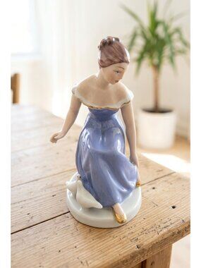 Royal Dux Bohemia Figurine Cinderella Blue Dress Gold Slippers Doves Vintage 5.5